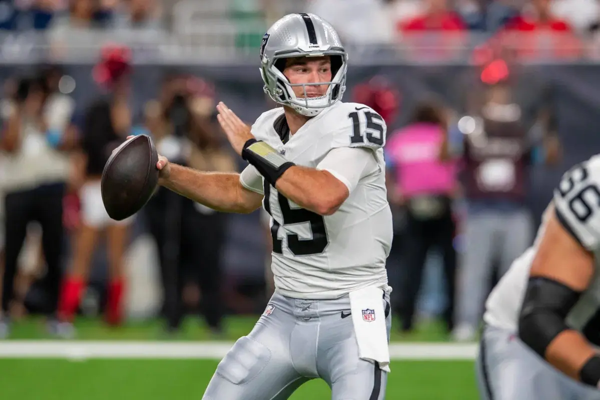 Derek Carr evaluează debutul rookie-ului Fernando Mendoza