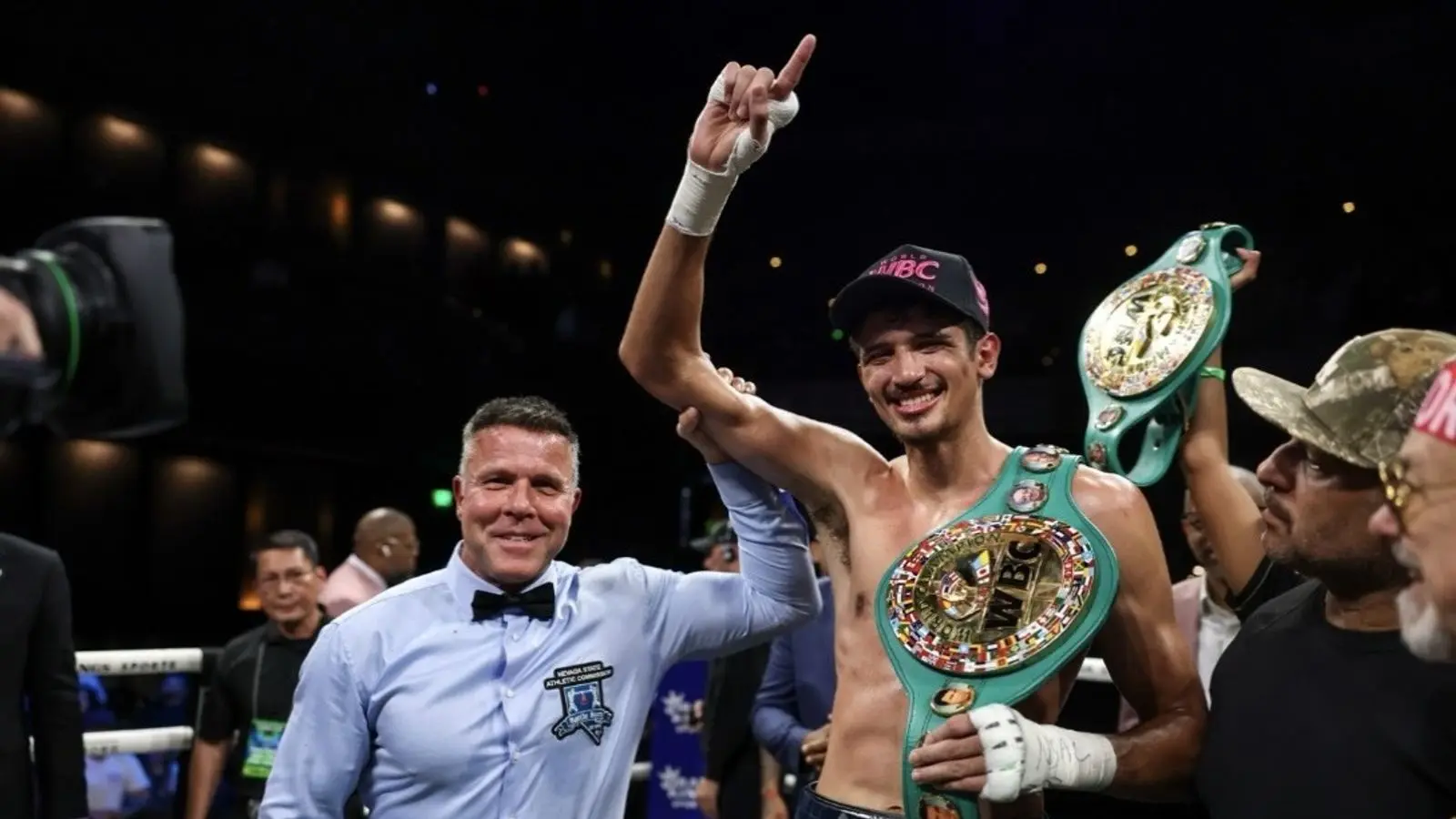 Fundora a încheiat lupta cu Hadribeaj în ultimele secunde, păstrând titlul WBC super welterweight