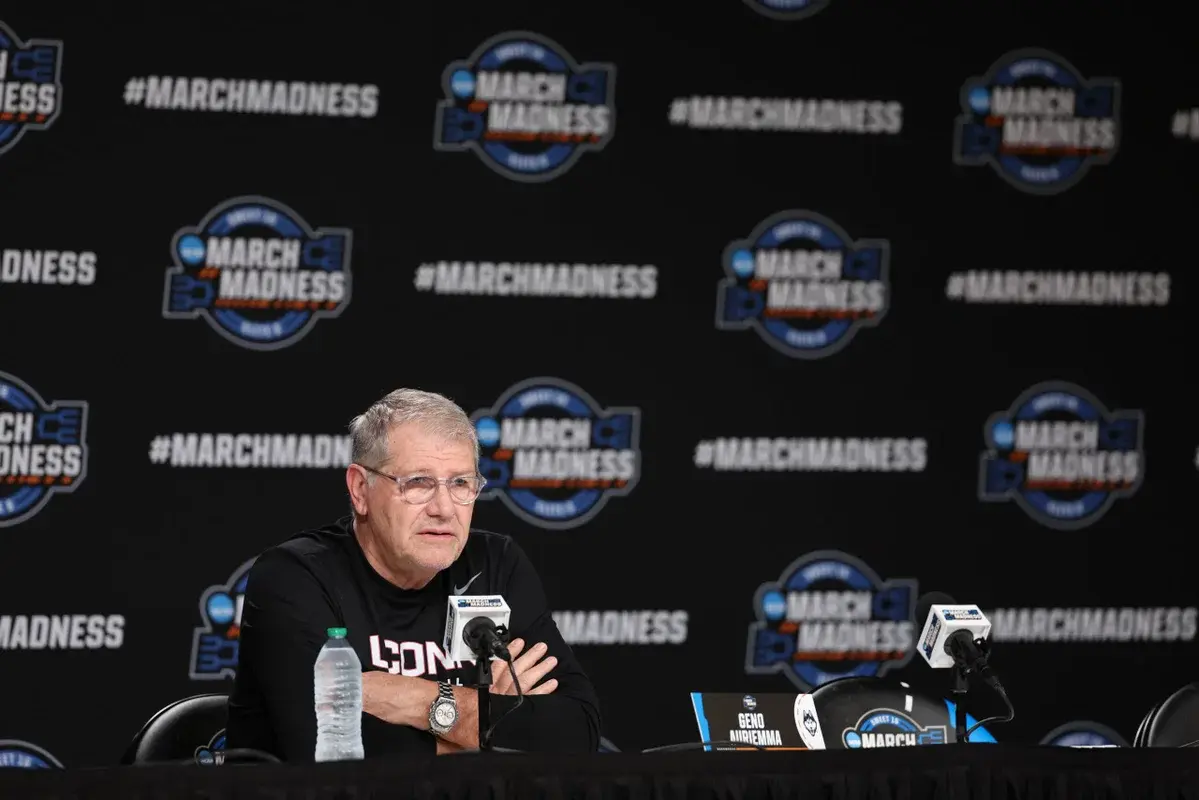 Geno Auriemma a dezvăluit un schimb tensa cu Svetlana Abrosimova: „Egoista mică!