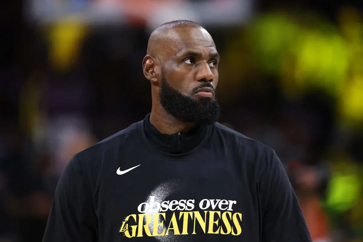 LeBron James revine la Madison Square Garden, dar cu tricoul Sixers