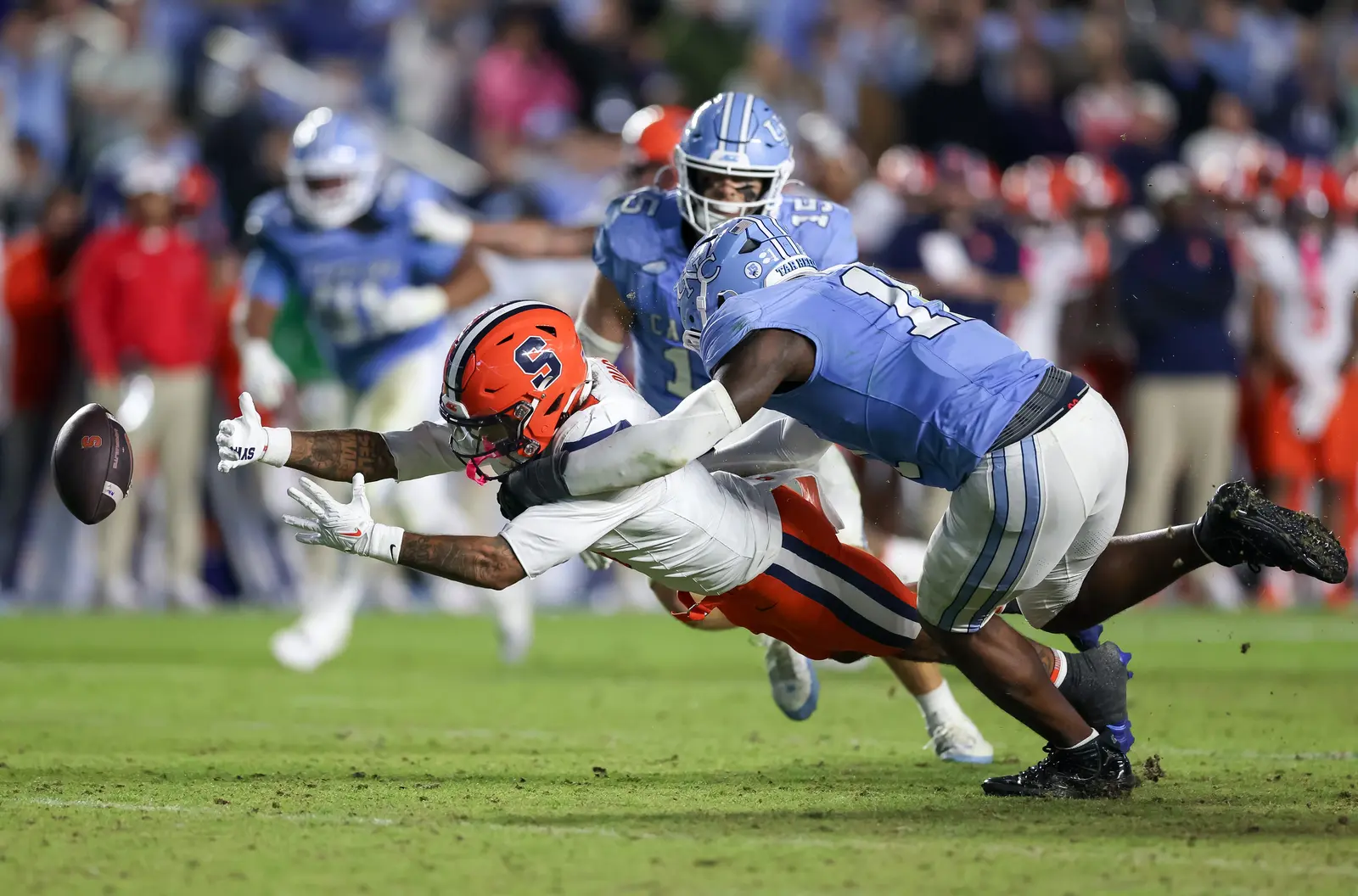 Noapte de Halloween la Chapel Hill: Pot Tar Heels să oprească liderul Miami?