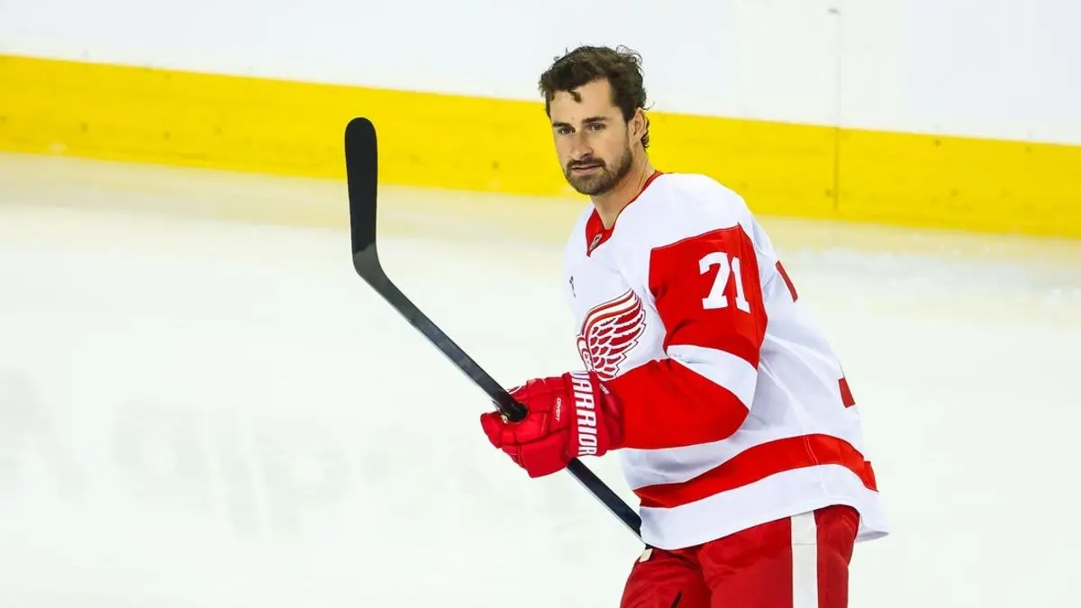 Dylan Larkin nu va juca împotriva Chicago Blackhawks
