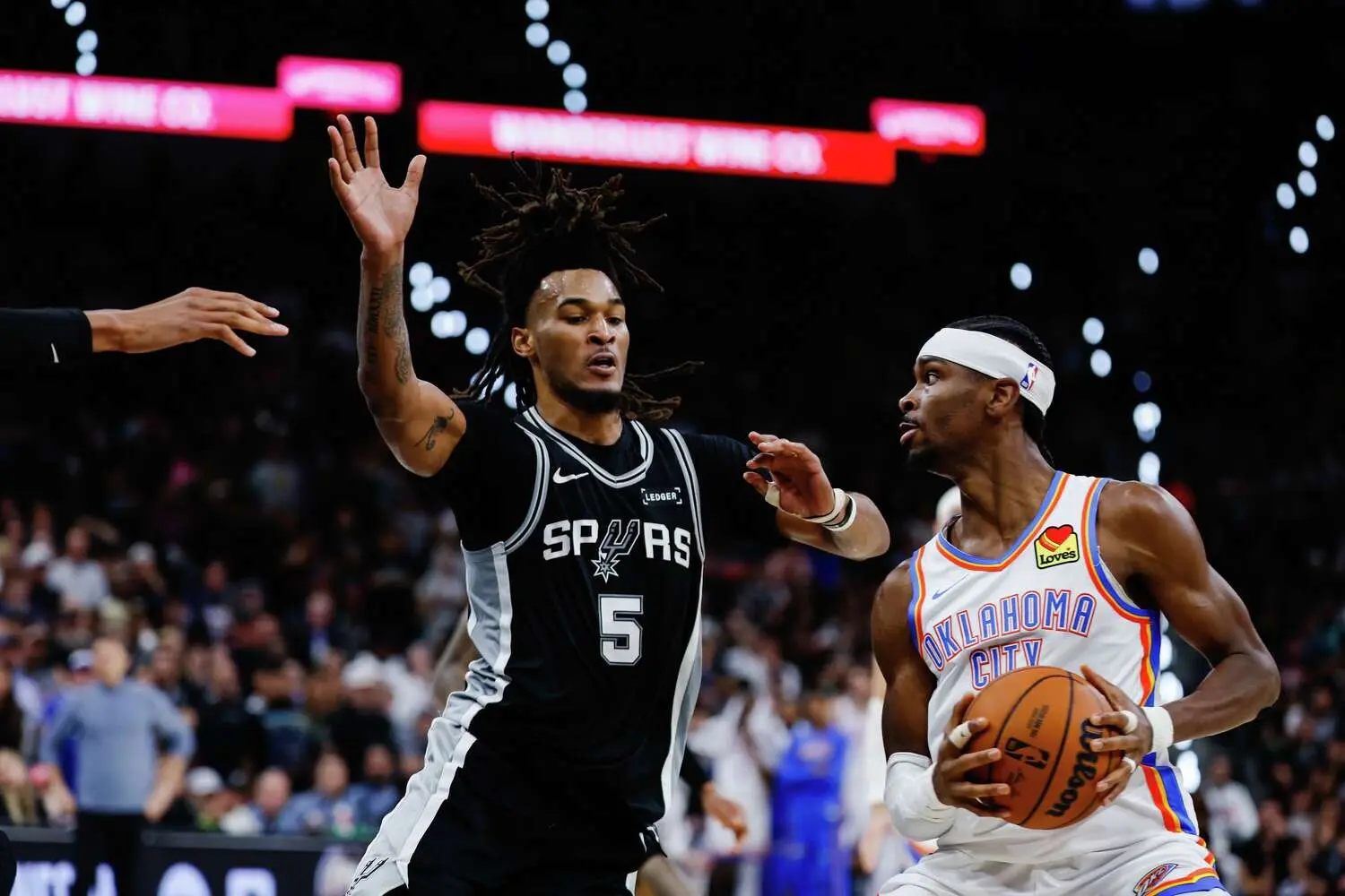 Spurs primesc Thunderul într-un duel decisiv din Conferința de Vest